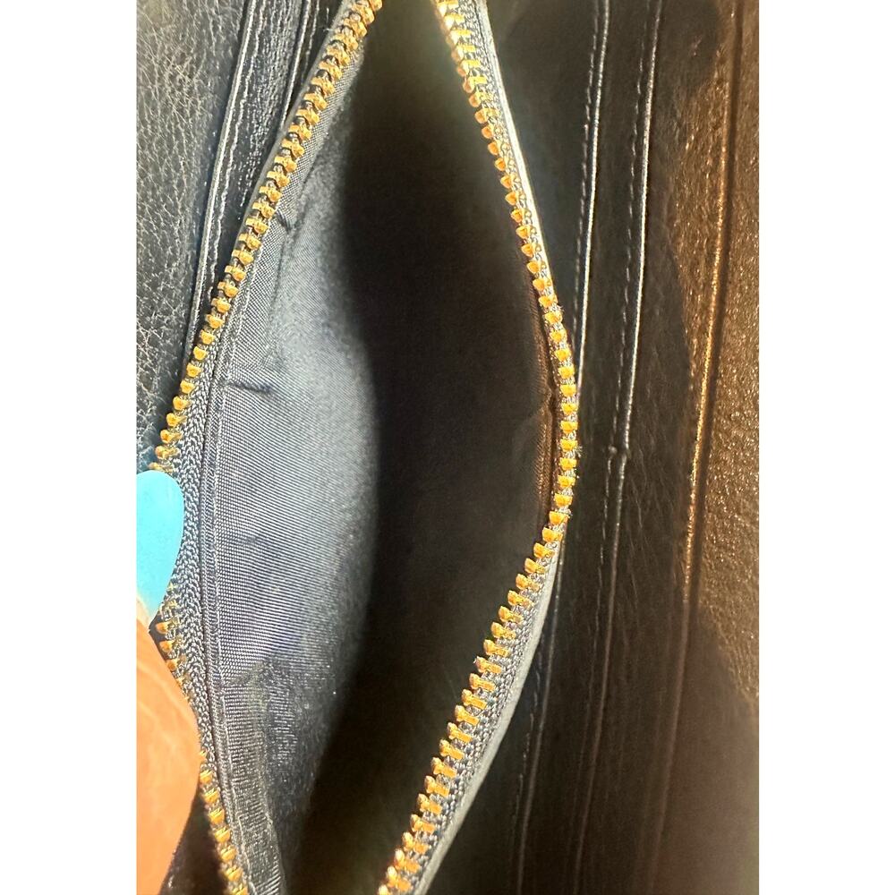 Tory Burch Black Leather Zip Around Wallet - Picture 4 of 5